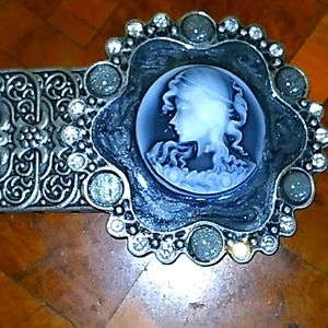 vintage 90's stretch Cameo silver belt